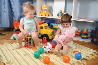 Игрушки, которые развивают: как выбрать лучшее для девочек